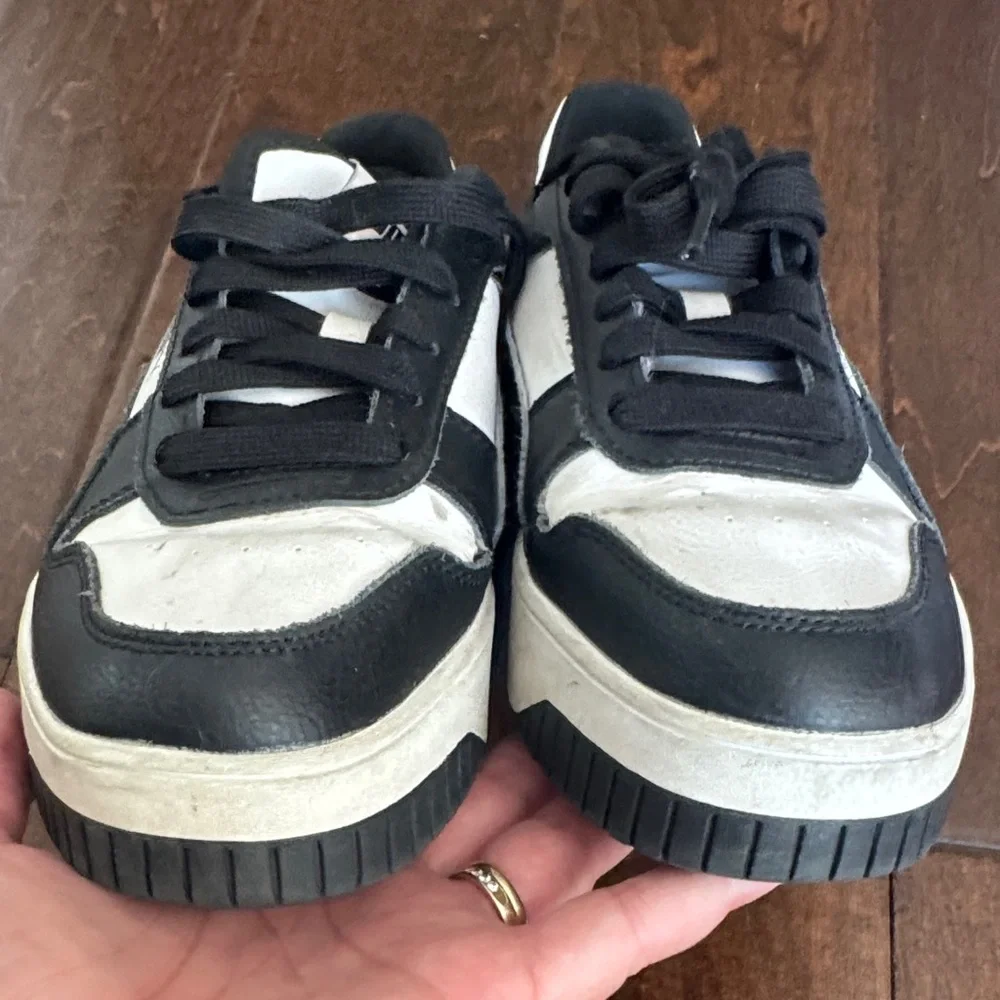 Puma Black and White Sneakers - Picture 4 of 7